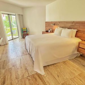 Zimmer mit Kingsize-Bett
